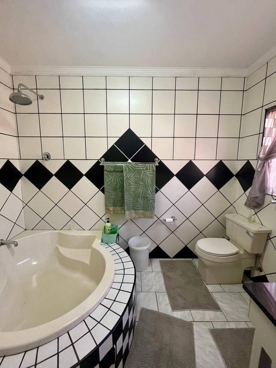 4 Bedroom Property for Sale in Wilkoppies North West